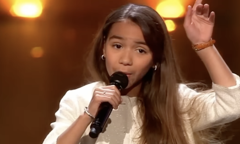 Young girl sang an 80-year-old song – The audience went crazy
